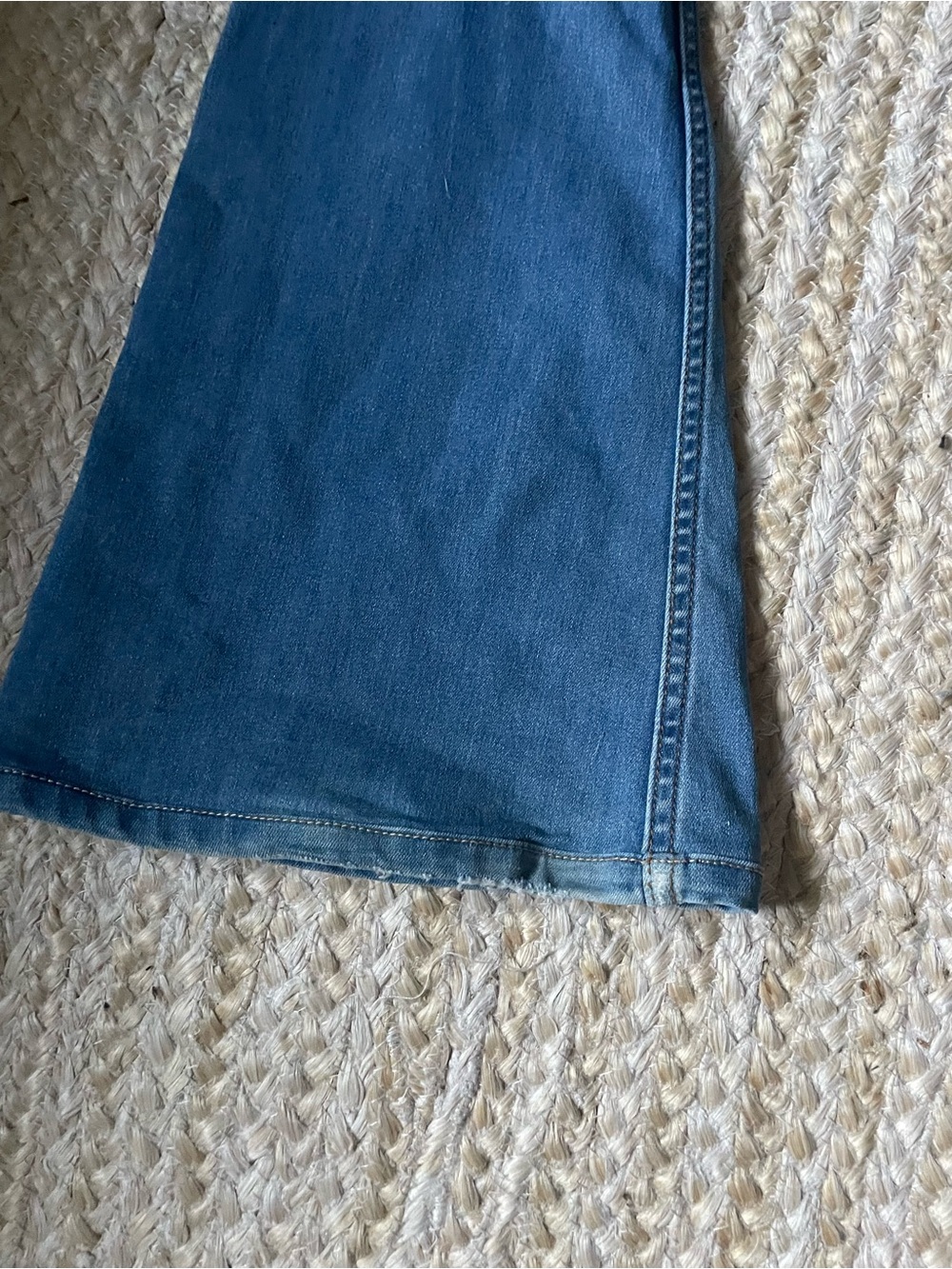 WE THE FREE Boho Y2K Flare Bell Bottom High Rise Stretch Denim Jeans Light Wash - Picture 8 of 9